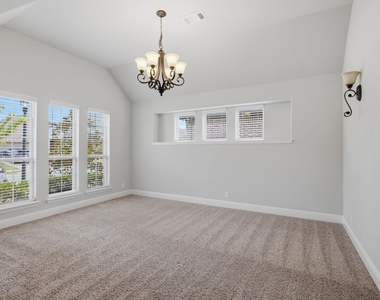 2115 Victoria Lane - Photo Thumbnail 2