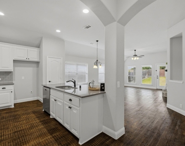 2115 Victoria Lane - Photo Thumbnail 3