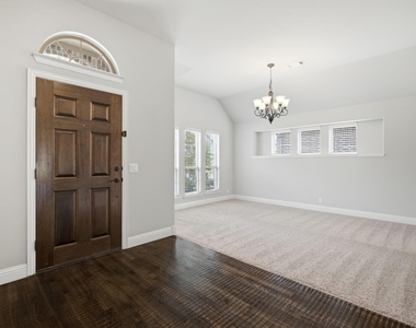 2115 Victoria Lane - Photo Thumbnail 1