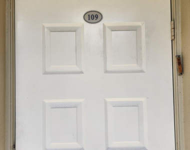 805 Cypress Boulevard - Photo Thumbnail 19