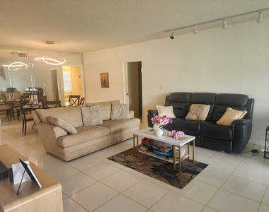 805 Cypress Boulevard - Photo Thumbnail 3