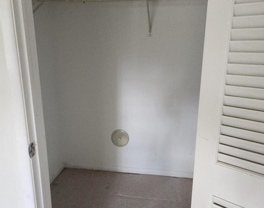 805 Cypress Boulevard - Photo Thumbnail 13
