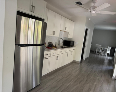 805 Cypress Boulevard - Photo Thumbnail 27