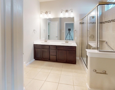 2305 Paxton Way - Photo Thumbnail 15
