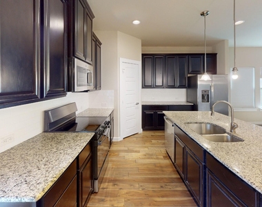 2305 Paxton Way - Photo Thumbnail 3