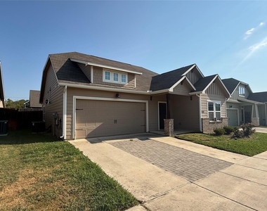 2305 Paxton Way - Photo Thumbnail 2