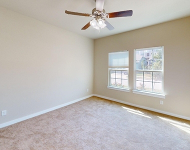2305 Paxton Way - Photo Thumbnail 10
