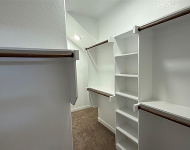 2305 Paxton Way - Photo Thumbnail 17