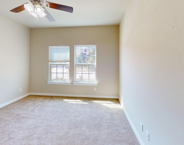 2305 Paxton Way - Photo Thumbnail 11