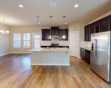 2305 Paxton Way - Photo Thumbnail 4