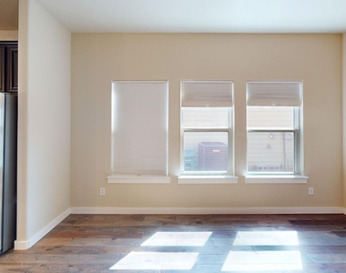 2305 Paxton Way - Photo Thumbnail 5