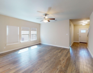 2305 Paxton Way - Photo Thumbnail 6