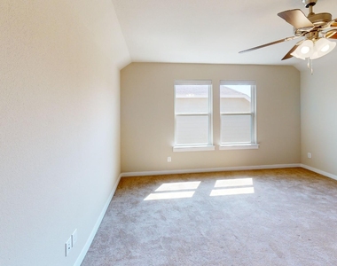 2305 Paxton Way - Photo Thumbnail 13