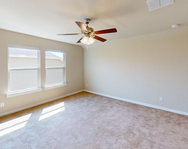 2305 Paxton Way - Photo Thumbnail 12