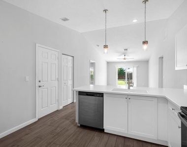 5078 Se Isabelita Avenue - Photo Thumbnail 5