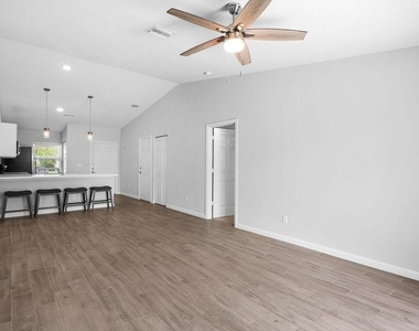 5078 Se Isabelita Avenue - Photo Thumbnail 7