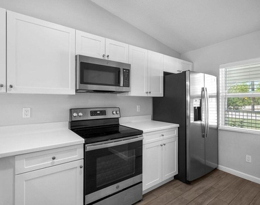 5078 Se Isabelita Avenue - Photo Thumbnail 3