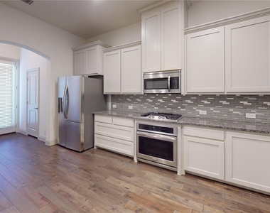 2401b Cort Drive - Photo Thumbnail 6