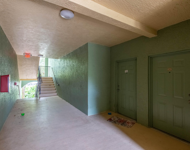 350 Crestwood Circle - Photo Thumbnail 3