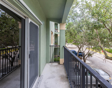 350 Crestwood Circle - Photo Thumbnail 18