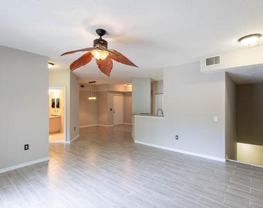 350 Crestwood Circle - Photo Thumbnail 7