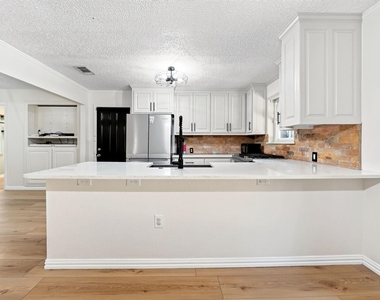 505 Whittle Way - Photo Thumbnail 20