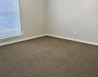 5312 Queens Court - Photo Thumbnail 12