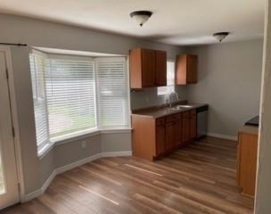 5312 Queens Court - Photo Thumbnail 6