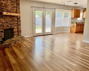 5312 Queens Court - Photo Thumbnail 3