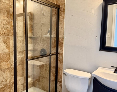 5312 Queens Court - Photo Thumbnail 11