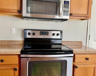 5312 Queens Court - Photo Thumbnail 8