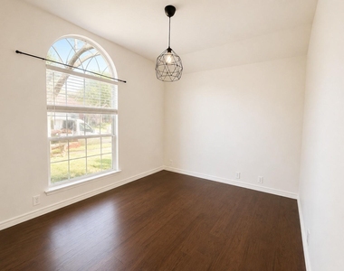 2217 Killarney Drive - Photo Thumbnail 9