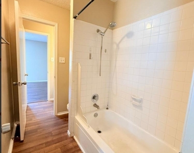 512 Rita Lane - Photo Thumbnail 14