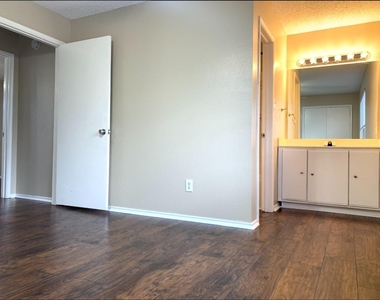 512 Rita Lane - Photo Thumbnail 16