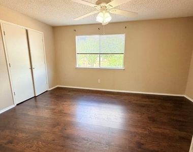 512 Rita Lane - Photo Thumbnail 6