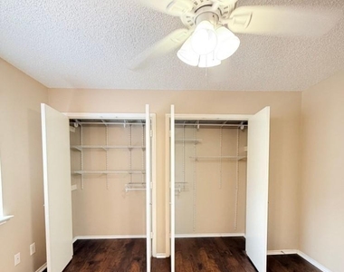 512 Rita Lane - Photo Thumbnail 12
