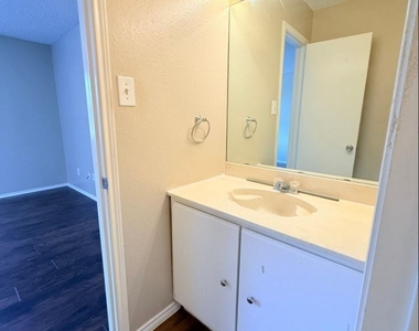 512 Rita Lane - Photo Thumbnail 15