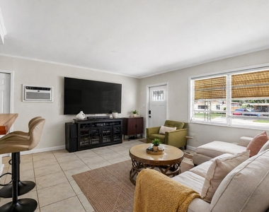 3017 Buckley Avenue - Photo Thumbnail 4