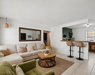 3017 Buckley Avenue - Photo Thumbnail 5