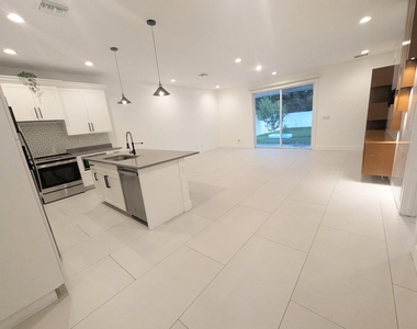 6872 Australian Street - Photo Thumbnail 8