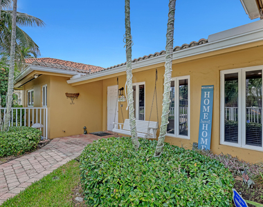 2100 Ne 30th Street - Photo Thumbnail 4