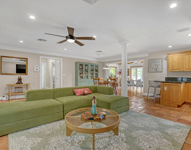 2100 Ne 30th Street - Photo Thumbnail 18