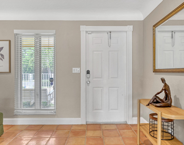 2100 Ne 30th Street - Photo Thumbnail 6