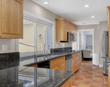 2100 Ne 30th Street - Photo Thumbnail 27
