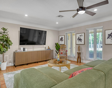 2100 Ne 30th Street - Photo Thumbnail 13