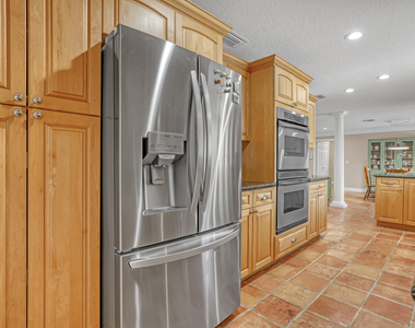 2100 Ne 30th Street - Photo Thumbnail 36