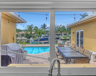 2100 Ne 30th Street - Photo Thumbnail 24