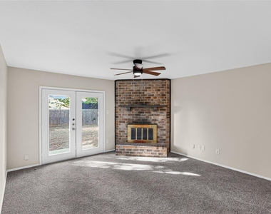 5518 Sarasota Drive - Photo Thumbnail 2