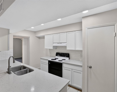 5518 Sarasota Drive - Photo Thumbnail 6