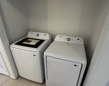 9515 Aberdeen Way - Photo Thumbnail 2